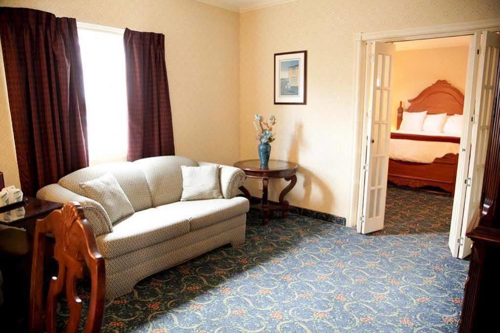 Albatross Hotel Gander Exterior photo